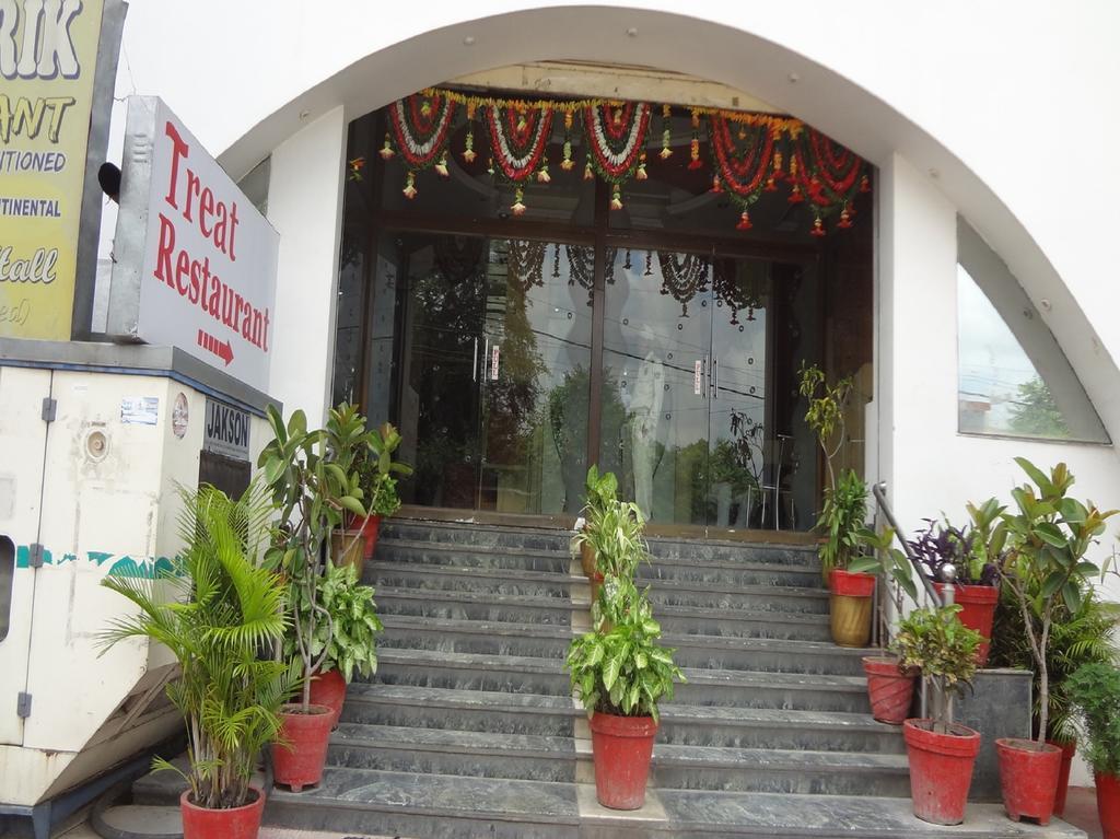 Hotel Yatrik Jhansi Exterior photo