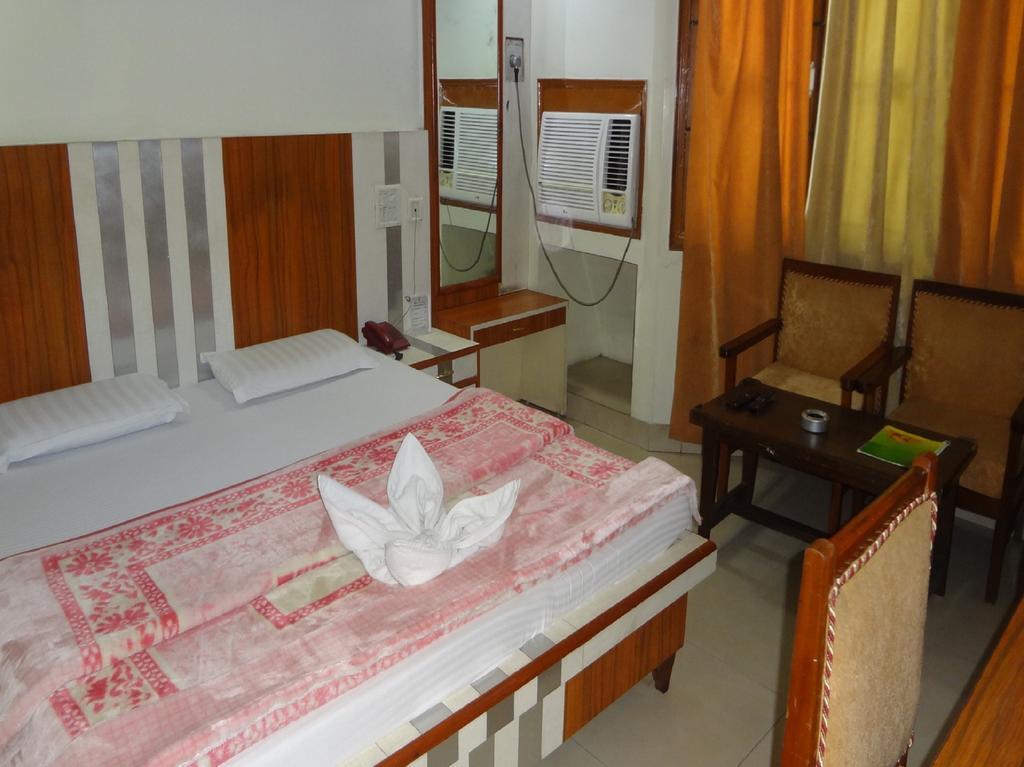 Hotel Yatrik Jhansi Room photo
