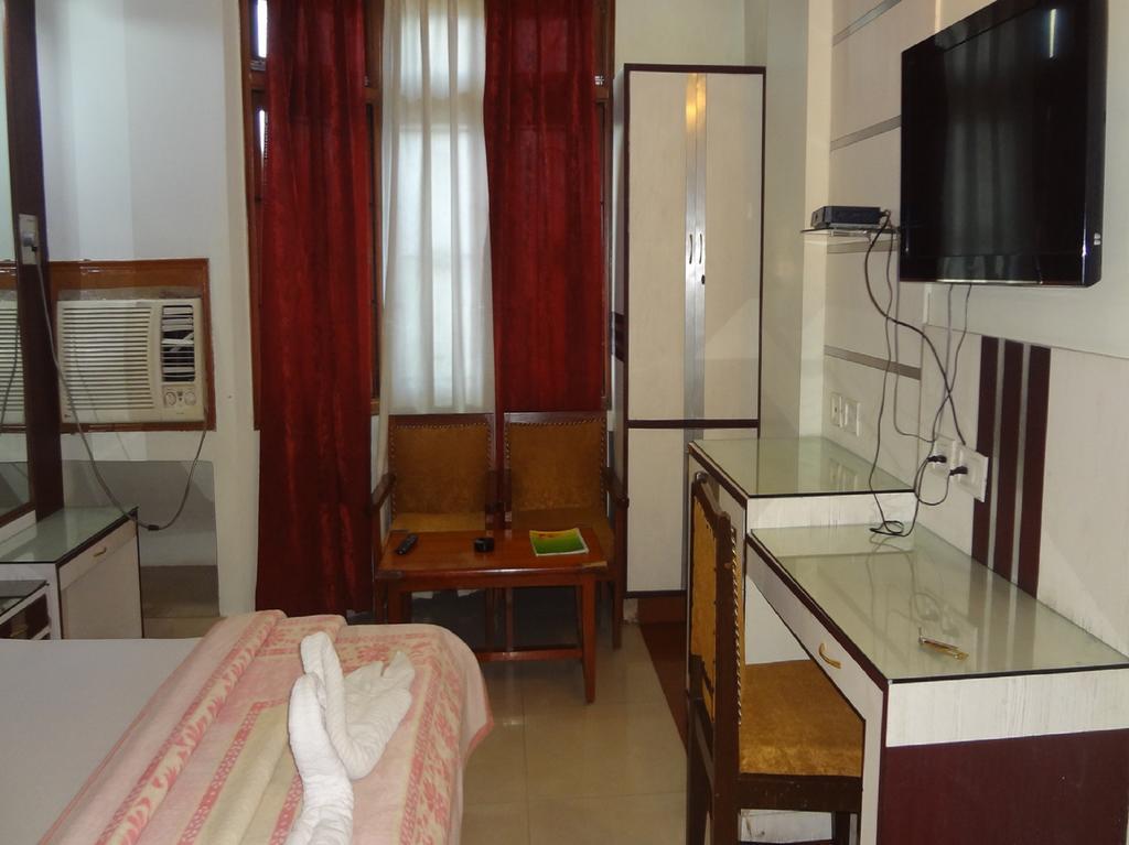 Hotel Yatrik Jhansi Room photo